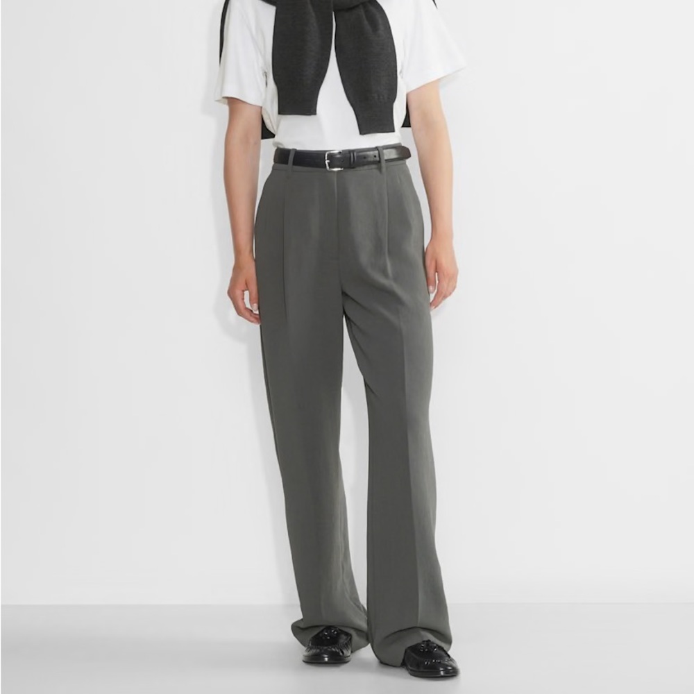 Aritzia Coal Gray Effortless Pants